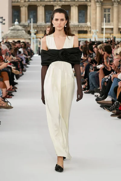 Look 48